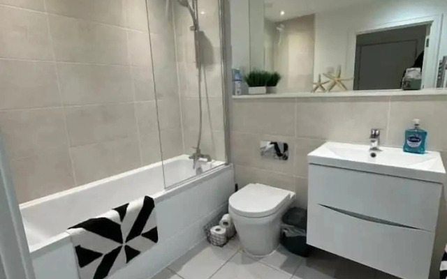2 bed 2 Bath Waterfront Luxury Apartment