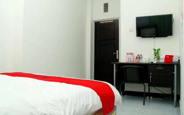RedDoorz near Telkom Corporate University