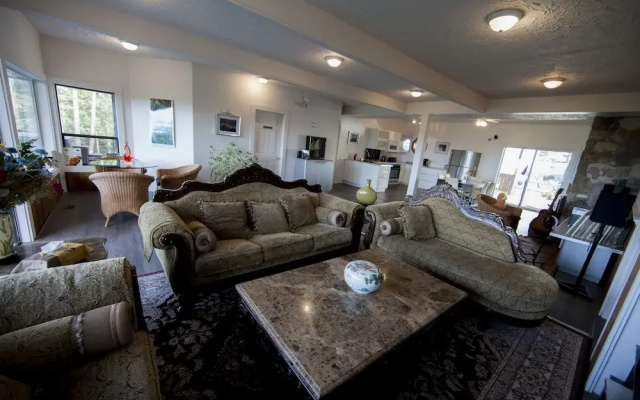 Shangri-La Oceanfront B&B