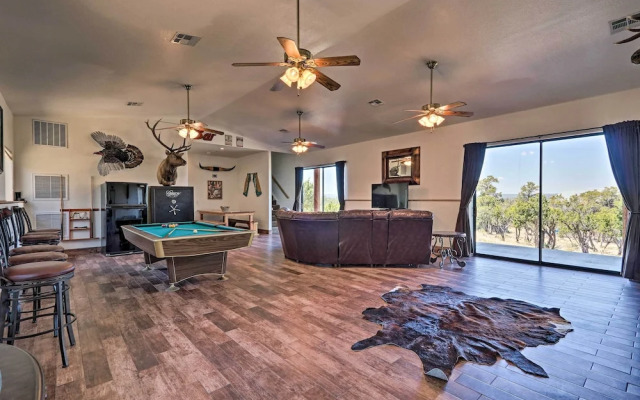 Overgaard Cabin w/ Pool Table & Incredible View