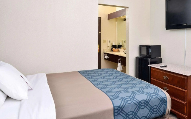 Econo Lodge Inn & Suites Shelbyville