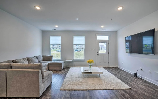Modern Townhome 4 Mi to Downtown Frederick!