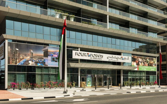 Отель Four Points By Sheraton Sheikh Zayed Road ОАЭ, Дубай - 1 отзыв об отеле, цены и фото номеров - забронировать отель Four Points By Sheraton Sheikh Zayed Road онлайн вид на фасад