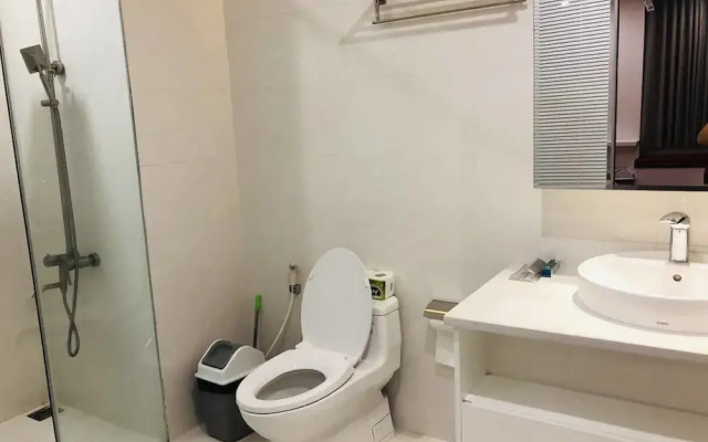 Sunrise City Alms Luxury Apartment