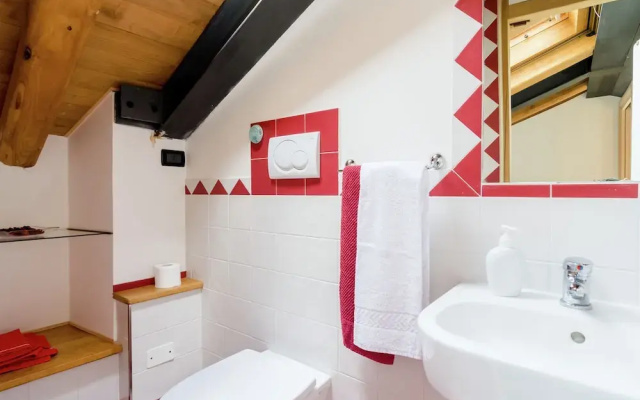 Adorable Apartment in Miane by the Lake