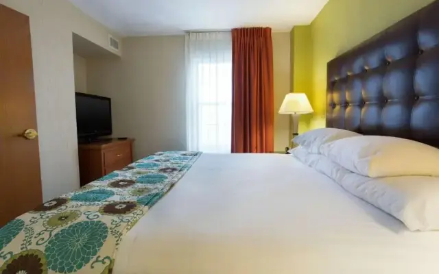 McAllen Plaza Hotel & Suites