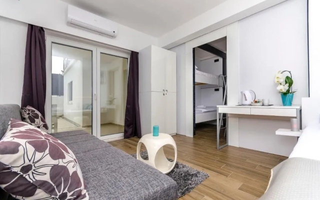 Room-all Saints Suites B&b Kastela