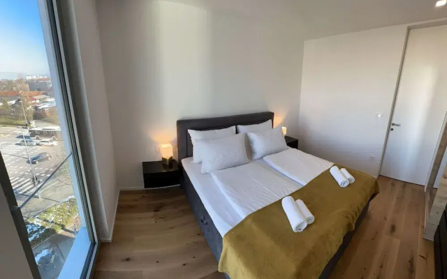 Garden Residence - Premium Downtown Apartment