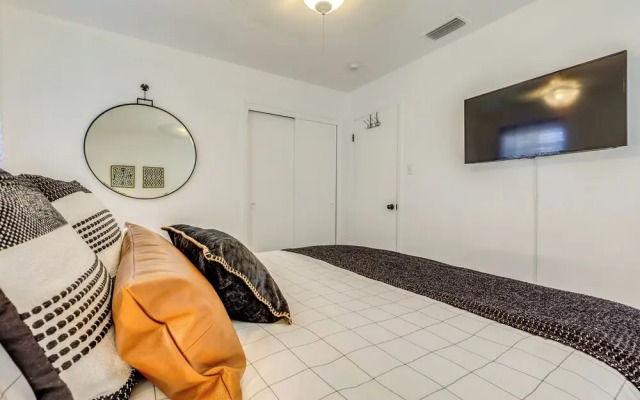 Family-friendly Home: 6 Mi to Downtown Mobile!