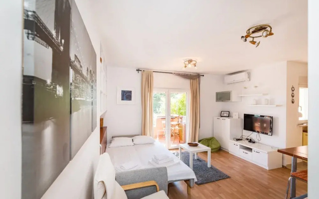 Mirella Cosy Apartment With Two Bedrooms