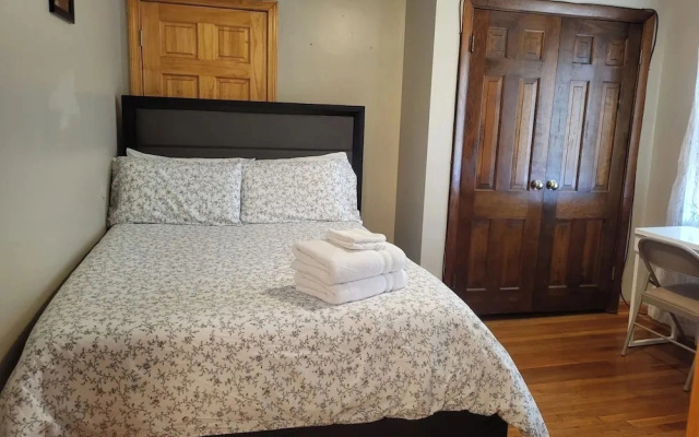 5 Beds 2 Bathroom Appartment