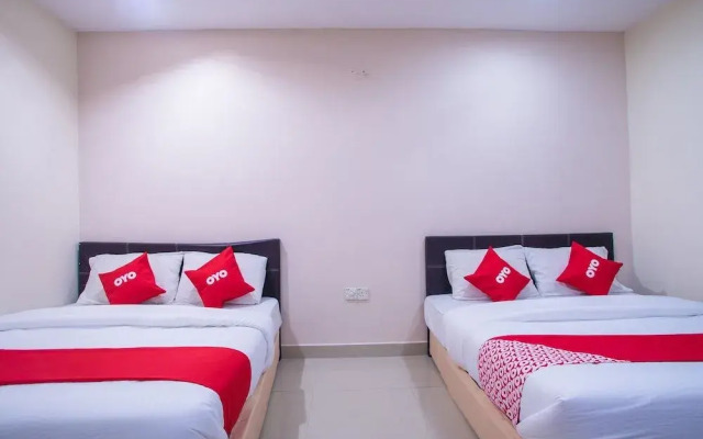 OYO 44010 Royals Star Hotel