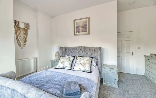 Three Bed Apartment by Guestz