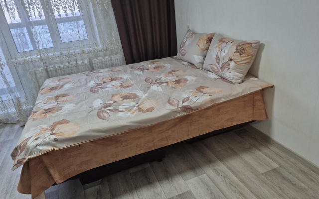 Студия у ледовой арены Трактор