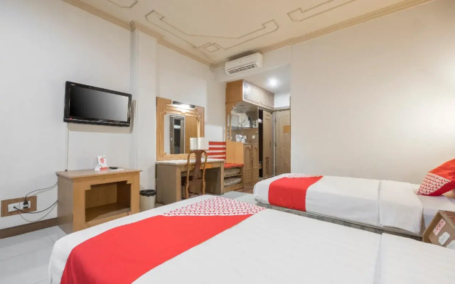 OYO 821 Hotel Dinasti