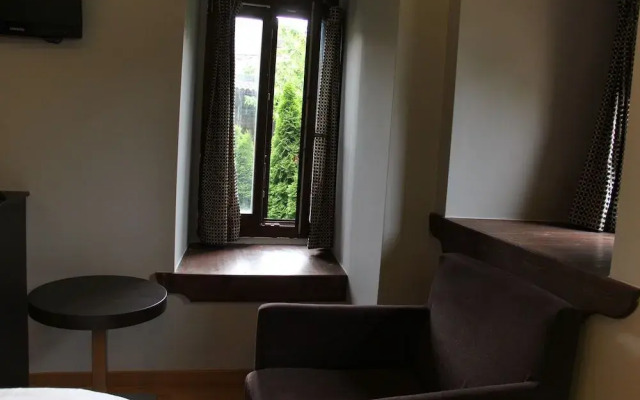 Tsarbou Guesthouse
