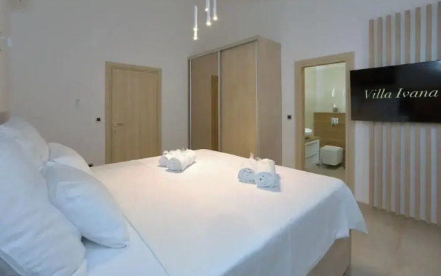 Villa in Starigrad With Heated Pool
