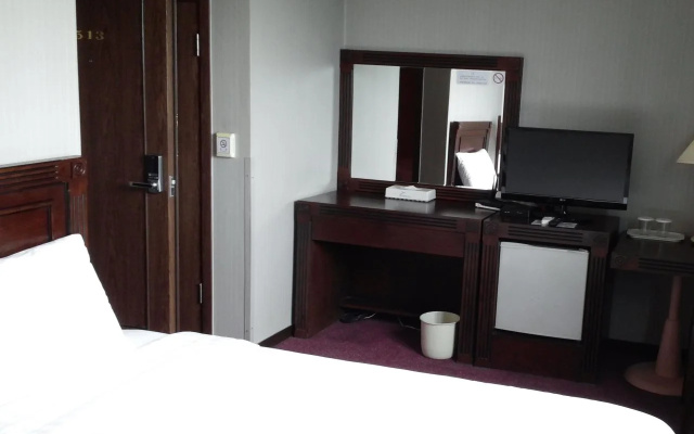 Airport Hotel