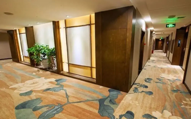 Chinese Yew Lake Hotel