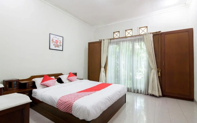 Oyo 1059 Roemah Oma Guest House