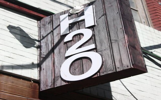Отель H2O Guesthouse вид на фасад