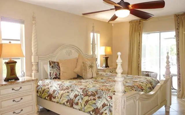 Centrally Located Pet-friendly Home With spa and Pool