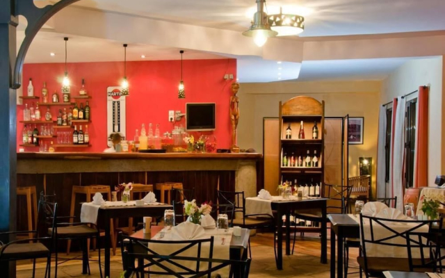 Le COMBAVA Hôtel Restaurant