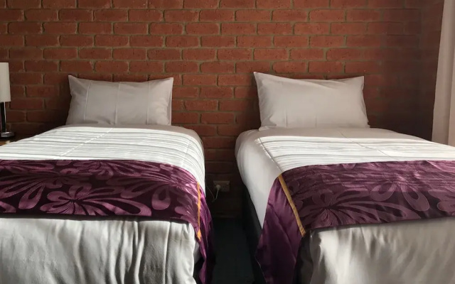 Comfort Inn Main Lead