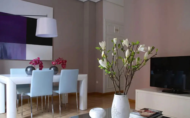 Puerta del Sol Stylish Aparments by Allô Housing