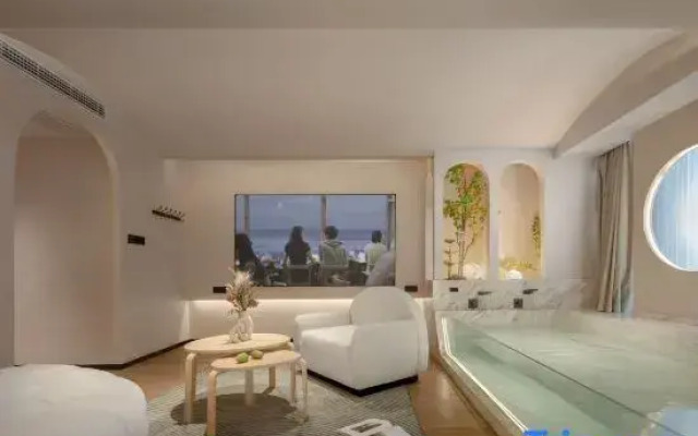The Artisan Rose Hotel