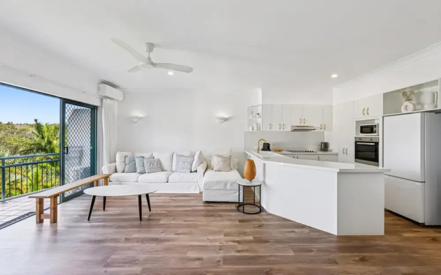 2-bed Beachfront Escape With Pool and BBQ Access