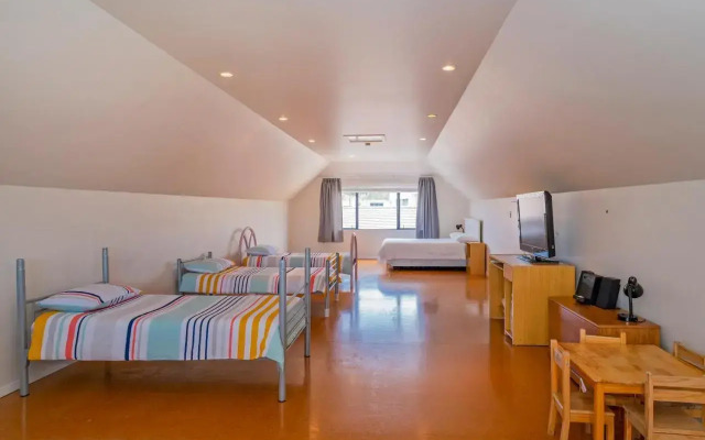 The Bungalow at Matarangi - Matarangi Holiday Home