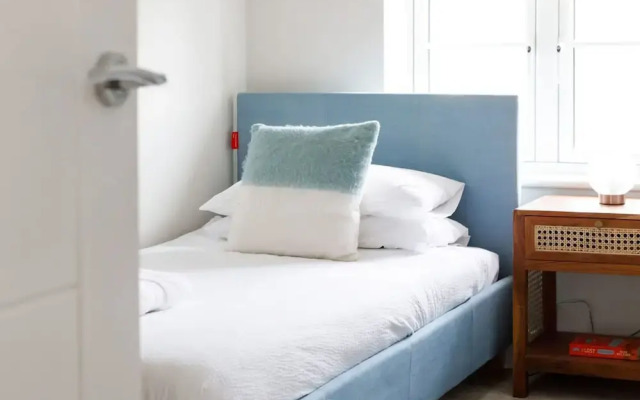 Mariners Stylish Beachside Getaway With Sea Views