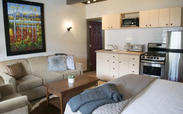 Yamnuska Suites