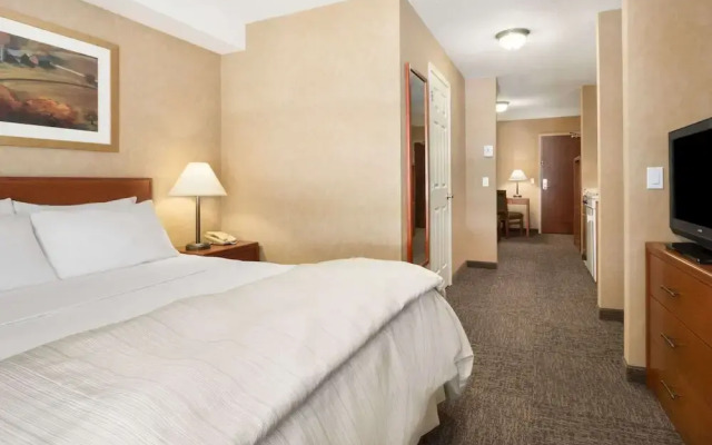 Days Inn & Suites Cochrane