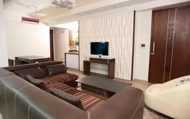 Laurent & Benon Suites - Santacruz East