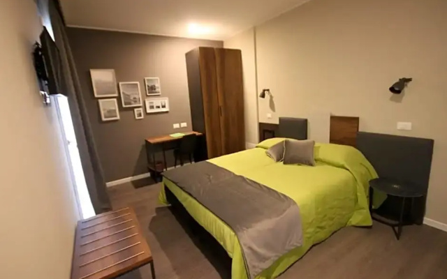 Pove 2.4 Hotel