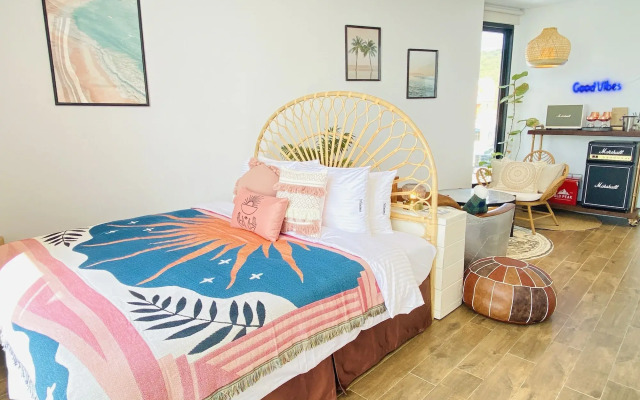 Minimi Inn - SailRock Beach House