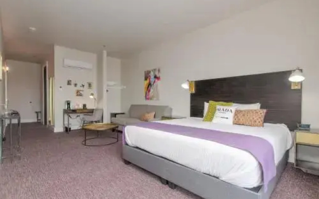 The Dundee - A Trace Hotel