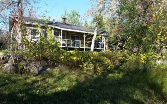 B&B Rocky Waters