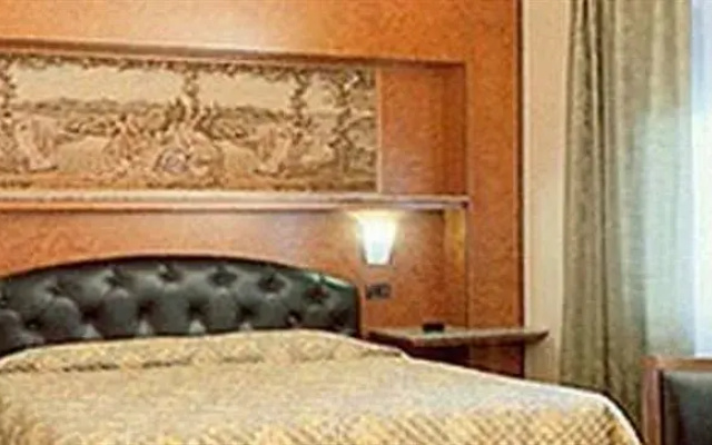 Hotel 77