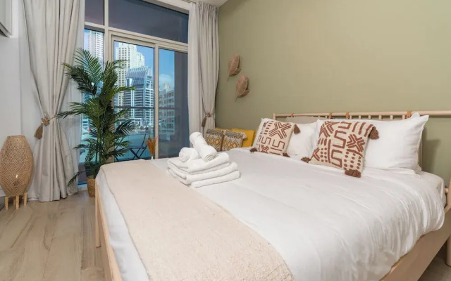 Stunning Apt Marina view with Balcony