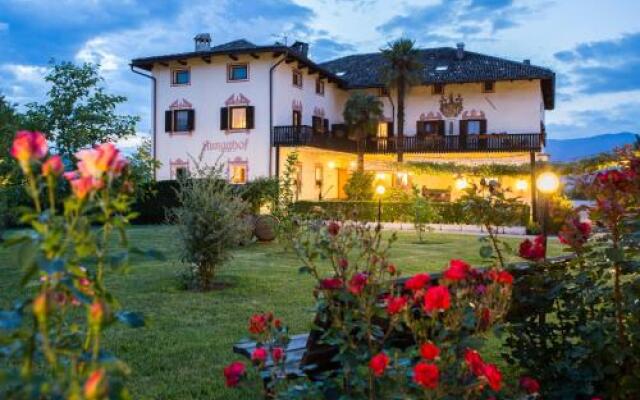 Hotel Ansitz Rungghof Аппиано-сулла-Страда-дель-Вино вид на фасад