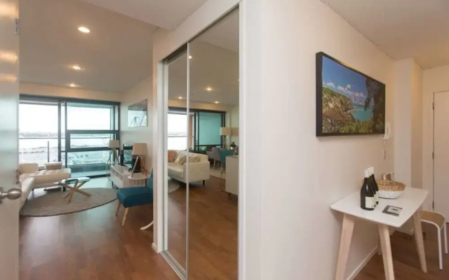 Perfect Location with Harbour Views
