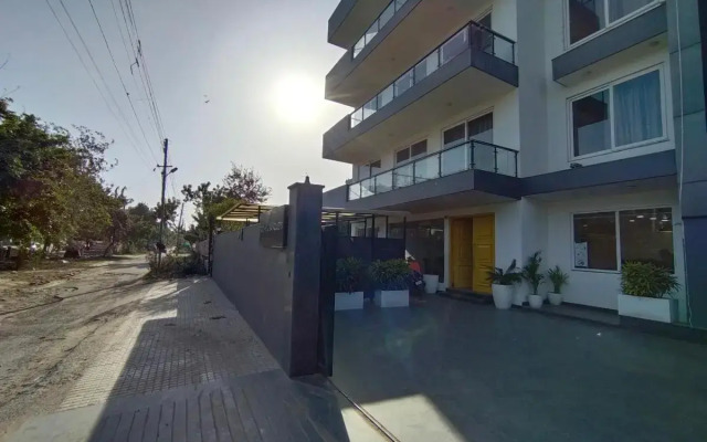 Saltstayz Select - Near Sohna Road City Centre