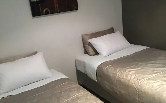 City Escape 3BD in Adelaides East End 7