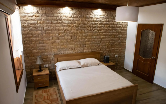 Eni entire guesthouse
