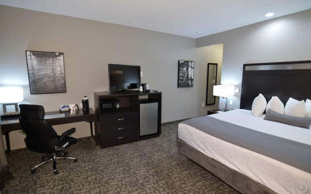 Best Western Plus Bay City Inn & Suites