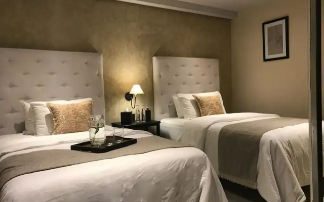 Hotel Bouquet (Adults Only)