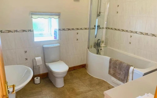 Near Rhosneigr - Sleeps 2 - Pets and Parking